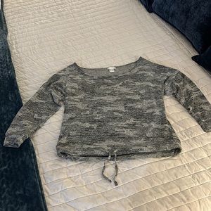 Venus Off Shoulder Top size M heathered gray/black camo good condition